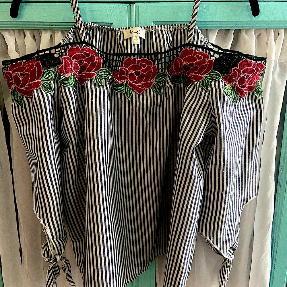 love j Floral off shoulder embroidered lace strapped top/ sz Small